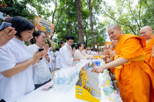 ภาพ No.342099:วันพฤหัสบดีที่ 30 กรกฎาคม พ.ศ.2569 วันเข้าพรรษา วัดพระธรรมกาย