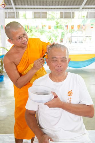 ภาพ No.338349:วันอาทิตย์ที่ 5 กรกฎาคม พศ.2569 พิธีตัดปอยผมธรรมทายาทนานาชาติ IDOP รุ่นที่ 21 จากประเทศจีน มาเลเซีย สิงคโปร์ และไต้หวัน ณ โถงช้าง วัดพระธรรมกาย