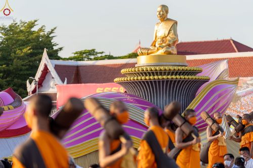 ภาพ No.70912:พิธีต้อนรับพระธรรมยาตรา ในโครงการธรรมยาตรากตัญญูบูชา มหาปูชนียาจารย์ พระมงคลเทพมุนี(สด จนฺทสโร) พระผู้ปราบมาร อนุสรณ์สถาน 7 แห่ง ปีที่ 11 วันที่ 14 มกราคม พ.ศ. 2566 ณ อนุสรณ์สถานลำดับที่ 3 สถานที่เกิดในเพศสมณะ วัดสองพี่น้อง อ.สองพี่น้อง จ.สุพรรณบุรี