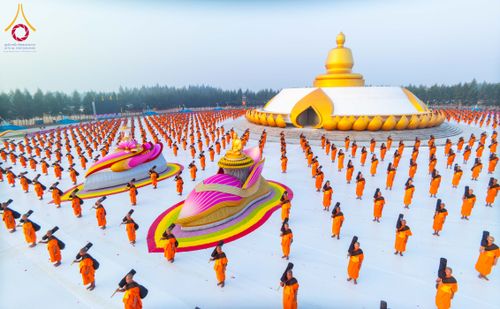 ภาพ No.299848:วันที่ 19 มกราคม พ.ศ.2569 พระธรรมยาตราปฏิบัติธรรมและถ่ายภาพหมู่ประวัติศาสตร์ ณ อนุสรณ์สถานลำดับที่ 5 สถานที่เผยแผ่วิชชาธรรมกายครั้งแรก  อนุสรณ์สถานบางปลาวัดบางปลา อ.บางเลน จ.นครปฐม ในโครงการธรรมยาตรา กตัญญูบูชา มหาปูชนียาจารย์ พระมงคลเทพมุนี(สด จนฺทสโร) 