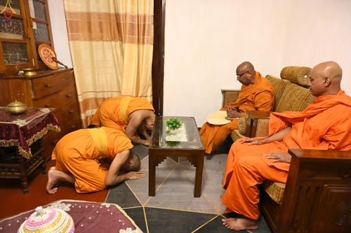 ภาพ No.278736:วันที่ 30 ตุลาคม 2568  กฐินสมทบวัดต่างประเทศ โดยคณะศิษยานุศิษย์  บูชาธรรม 81 ปี หลวงพ่อธัมมชโย  ณ วัดศรีโพธินันทะ ประเทศศรีลังกา
