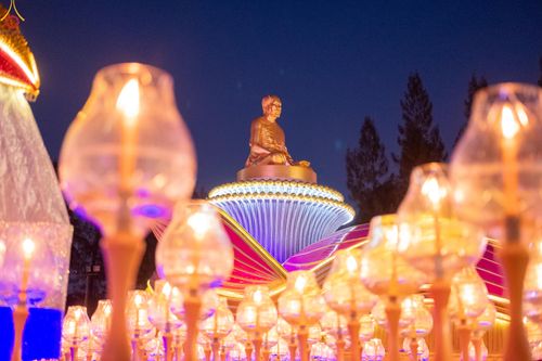 ภาพ No.292134:วันที่ 10 มกราคม พ.ศ. 2569 พิธีจุดประทีปถวายเป็นพุทธบูชา และบูชาธรรมมหาปูชนียาจารย์  ณ อนุสรณ์สถานคลองบางนางแท่น อ.สามพราน จ.นครปฐม ในโครงการธรรมยาตรา กตัญญูบูชา มหาปูชนียาจารย์ พระมงคลเทพมุนี(สด จนฺทสโร) พระผู้ปราบมาร อนุสรณ์สถาน 7 แห่ง ปีที่ 14