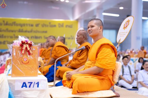 ภาพ No.342233:วันอาทิตย์ที่ 2 สิงหาคม พ.ศ.2569 พิธีมุทิตาสักการะพระภิกษุ  ผู้สอบได้เปรียญธรรม 9 ประโยค ระดับโลก ปีที่ 38, พิธีมอบโล่เกียรติยศ และทุนการศึกษา สำนักเรียนบาลีดีเด่นทั่วประเทศ ณ สภาธรรมกายสากล วัดพระธรรมกาย