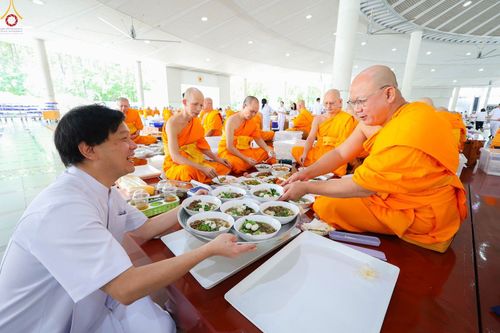 ภาพ No.348277:วันที่ 10 กันยายน พ.ศ.2569 พิธีสวดพระพุทธมนต์ และถวายภัตตาหารเป็นสังฆทาน เนื่องในวันครบ 26 ปี วันคล้ายละสังขาร คุณยายอาจารย์มหารัตนอุบาสิกาจันทร์ ขนนกยูง ณ หอฉันคุณยายอาจารย์ฯ วัดพระธรรมกาย