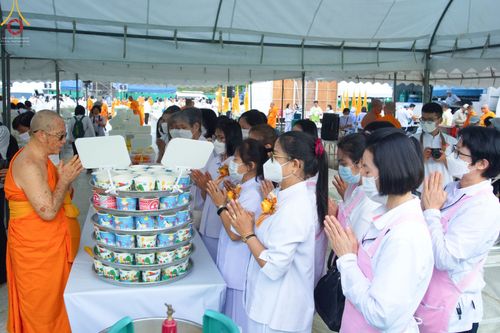 ภาพ No.70123:พิธีถวายภัตตาหารเป็นสังฆทาน แด่คณะพระธรรมยาตราฯ ในโครงการธรรมยาตราฯ ปีที่ 11 ณ อนุสรณ์สถานคลองบางนางแท่น อ.สามพราน จ.นครปฐม วันที่ 11 มกราคม พ.ศ. 2566