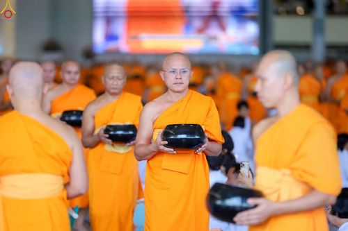 ภาพ No.345402:วันพฤหัสบดีที่ 27 สิงหาคม พ.ศ.2569 พิธีตักบาตรในวันธรรมชัย ณ สภาธรรมกายสากล วัดพระธรรมกาย ปทุมธานี