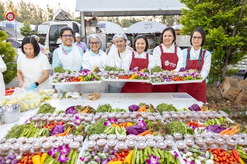 ภาพ No.293506:วันที่ 13 มกราคม พ.ศ. 2569 พิธีถวายภัตตาหารเป็นสังฆทาน แด่พระธรรมยาตรา ณ อนุสรณ์สถานมหาวิหารพระมงคลเทพมุนี (โลตัสแลนด์) อ.สองพี่น้อง จ.สุพรรณบุรี ในโครงการธรรมยาตรา กตัญญูบูชา มหาปูชนียาจารย์ พระมงคลเทพมุนี(สด จนฺทสโร) พระผู้ปราบมาร อนุสรณ์สถาน 7 แห่ง ปี