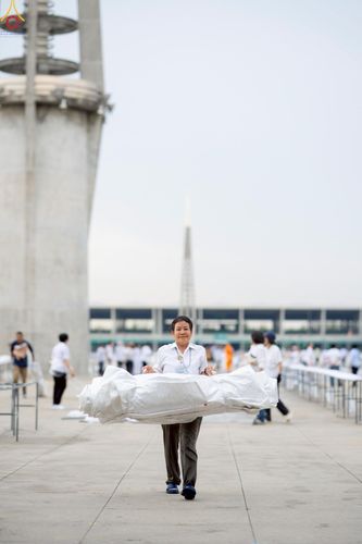 ภาพ No.225299:วันที่ 20 - 27 เมษายน พ.ศ. 2568 "ภาพแห่งความปลื้มที่ไม่มีวันจบ" คณะสงฆ์สามเณร เจ้าหน้าที่ และสาธุชน ร่วมแรงร่วมใจกันเตรียมงานและเก็บงาน เพื่อวันคุ้มครองโลก พิธีถวายมหาสังฆทานคณะสงฆ์ 40,000 กว่าวัดทั่วประเทศ