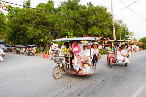 ภาพ No.110632:พิธีต้อนรับพระธรรมยาตรา ในโครงการธรรมยาตรากตัญญูบูชา มหาปูชนียาจารย์ พระมงคลเทพมุนี(สด จนฺทสโร) พระผู้ปราบมาร อนุสรณ์สถาน 7 แห่ง ปีที่ 12 วันที่ 11 มกราคม พ.ศ. 2567 ณ อนุสรณ์สถานลำดับที่ 3 สถานที่เกิดใหม่ในเพศสมณะ วัดสองพี่น้อง จ.สุพรรณบุรี
