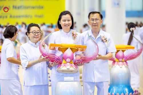 ภาพ No.215633:วันอาทิตย์ต้นเดือนที่ 6 เมษายน พ.ศ. 2568 ขบวนอัญเชิญผ้าป่าสมทบ มหาสังฆทาน 40,000 กว่าวัดทั่วประเทศ ณ สภาธรรมกายสากล วัดพระธรรมกาย