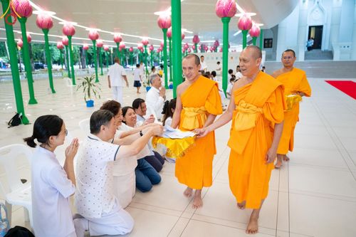 ภาพ No.156908:พิธีบรรพชาอุปสมบท ธรรมทายาท โครงการอุปสมบทหมู่บูชาธรรมครบรอบ 107 ปี วันครูผู้ค้นพบวิชชาธรรมกาย ณ โบสถ์พระไตรปิฏก วัดพระธรรมกาย วันเสาร์ที่ 14 กันยายน พ.ศ. 2567