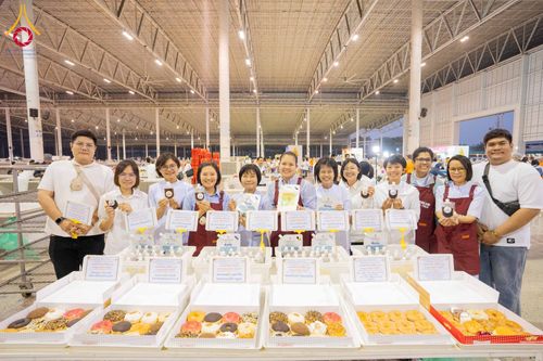 ภาพ No.305258:วันที่ 29 มกราคม พ.ศ. 2569 พิธีถวายภัตตาหารเป็นสังฆทาน แด่พระธรรมยาตรา ณ วัดพระธรรมกาย  จังหวัดปทุมธานี ในโครงการธรรมยาตรา กตัญญูบูชา มหาปูชนียาจารย์ พระมงคลเทพมุนี(สด จนฺทสโร) พระผู้ปราบมาร อนุสรณ์สถาน 7 แห่ง ปีที่ 14