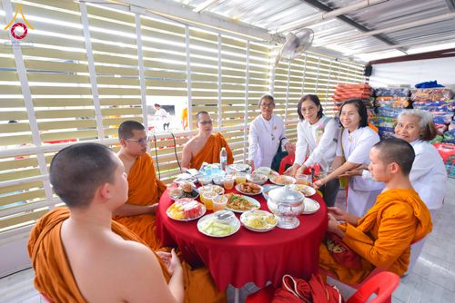 ภาพ No.313074:วันเสาร์ที่ 28 กุมภาพันธ์  พ.ศ. 2569 พิธีทอดผ้าป่าสามัคคีเพื่อสร้างอาคารที่พักสามเณร ณ ศูนย์ปฏิบัติธรรมสวนผึ้ง จ.ราชบุรี