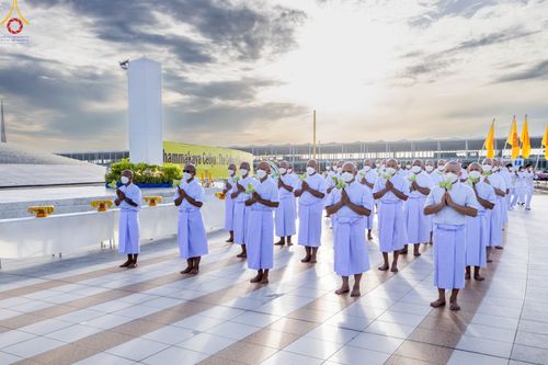 พิธีเวียนประทักษิณ, พิธีวันทาเจดีย์ ณ มหาธรรมกายเจดีย์  พิธีบรรพชาหมู่พระพี่เลี้ยงเข้าพรรษา, ธรรมทายาทอุดมศึกษา รุ่นที่ 50(ภาคฤดูฝน) และธรรมทายาทพุทธศาสตร์สากล รุ่นที่ 7 (ภาคฤดูฝน) วันเสาร์ที่ 17 มิถุนายน พ.ศ. 2566 ณ  โบสถ์พระไตรปิฎก วัดพระธรรมกาย จ.ปทุม