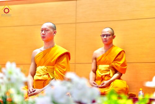 ภาพ No.284953:วันอาทิตย์ที่ 14 ธันวาคม พ.ศ.2568  พิธีปฏิบัติธรรม พิธีถวายภัตตาหารเป็นสังฆทาน พิธีมอบต้นสมบัติจักรพรรดิ ถวายแด่เจ้าอาวาสและประธานสงฆ์ 236 ศูนย์ส่งเสริมศีลธรรมทั่วโลก ณ สภาธรรมกายสากล วัดพระธรรมกาย