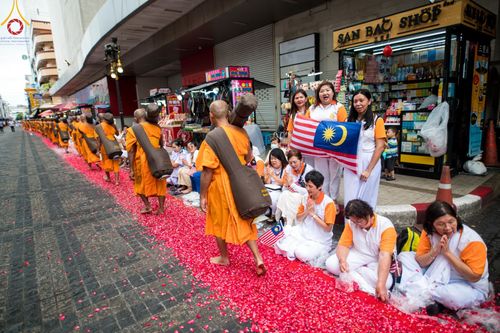 ภาพ No.128380:พิธีอัญเชิญพระบรมสารีริกธาตุ " ใจกลางเมืองนครหาดใหญ่ " เพื่อประดิษฐาน ณ มหารัตนเจดีย์สิริปทุมสวรรค์ (เจดีย์อริยพุทธะ 5 พระองค์) ศูนย์ปฏิบัติธรรมภาคใต้ อ.บางกล่ำ จ.สงขลา  วันที่ 9 มีนาคม พ.ศ.2567 (ชุดที่ 1)