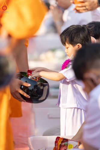 ภาพ No.116222:พิธีตักบาตรพระธรรมยาตรา ณ อนุสรณ์สถานลำดับที่ 4 สถานที่เกิดด้วยกายธรรม วัดโบสถ์(บน) จ.นนทบุรี วันที่ 21 มกราคม พ.ศ. 2567