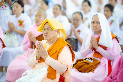 ภาพ No.207416:พิธีตักบาตร และปฏิบัติธรรมช่วงสาย ในวันมาฆบูชา วันพุธที่ 12 กุมภาพันธ์ พ.ศ. 2568 ณ วัดพระธรรมกาย จังหวัดปทุมธานี