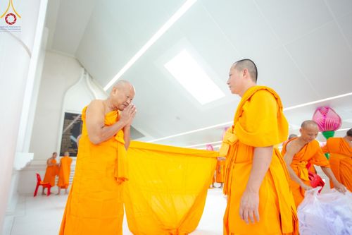 ภาพ No.156847:พิธีบรรพชาอุปสมบท ธรรมทายาท โครงการอุปสมบทหมู่บูชาธรรมครบรอบ 107 ปี วันครูผู้ค้นพบวิชชาธรรมกาย ณ โบสถ์พระไตรปิฏก วัดพระธรรมกาย วันเสาร์ที่ 14 กันยายน พ.ศ. 2567