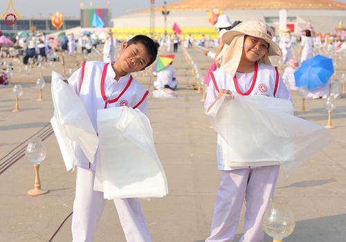 ภาพ No.208265:V.55 สารพัดV สารพัดดี ที่วัดพระธรรมกาย ในโครงการธรรมยาตรา กตัญญูบูชา มหาปูชนียาจารย์ พระมงคลเทพมุนี (สด จนฺทสโร) พระผู้ปราบมาร อนุสรณ์สถาน 7 แห่ง ปีที่ 13 ระหว่างวันที่ 2-31 มกราคม พ.ศ. 2568