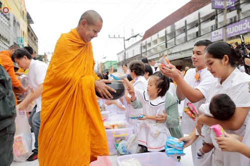 ภาพ No.245432:วันอาทิตย์ที่ 14 กันยายน พ.ศ. 2568 ตักบาตรพระ 555 รูป มหากุศล  น้อมถวายเป็นพุทธบูชา ณ หอนาฬิกาเบตง อ.เบตง จ.ยะลา