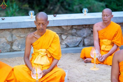 ภาพ No.141230:PhotoStory มหาศรัทธา ธรรมยาตราศรีลังกา EP.6 พิธีจุดวิสาขประทีป 6 วัด ถวายเป็น พุทธบูชา  โครงการสยาม-ลังกา ธรรมยาตรา  ฉลองเทศกาลวิสาขบูชาแห่งชาติ ศรีลังกา  บูชาธรรม 80 ปี หลวงพ่อธัมมชโย วันที่ 16 พฤษภาคม พ.ศ. 2567