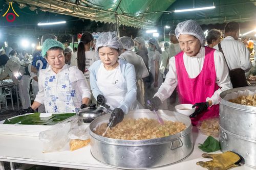 ภาพ No.301707:วันที่ 24 มกราคม พ.ศ. 2569 พิธีถวายภัตตาหารเป็นสังฆทาน แด่พระธรรมยาตรา ณ อนุสรณ์สถานบางปลา วัดบางปลา อำเภอบางเลน จังหวัดนครปฐม ในโครงการธรรมยาตรา กตัญญูบูชา มหาปูชนียาจารย์ พระมงคลเทพมุนี(สด จนฺทสโร) พระผู้ปราบมาร อนุสรณ์สถาน 7 แห่ง ปีที่ 14