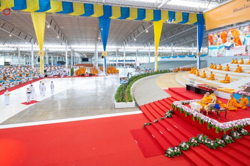 ภาพ No.85214:พิธีมุทิตาสักการะพระภิกษุ ผู้สอบได้เปรียญธรรม ๙ ประโยคระดับโลก, พิธีมอบโล่เกียรติยศและทุนการศึกษา สำนักเรียนบาลีดีเด่นทั่วประเทศ ในวันสมาธิโลก อาทิตย์ที่ 6 สิงหาคม พ.ศ. 2566 ณ สภาธรรมกายสากล วัดพระธรรมกาย