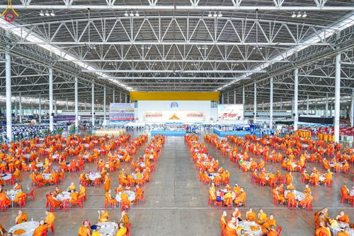 ภาพ No.85085:บรรยากาศการต้อนรับพระสังฆาธิการทั่วประเทศ และพิธีบูชาข้าวพระในวันสมาธิโลก วันอาทิตย์ต้นเดือนที่ 6 สิงหาคม พ.ศ. 2566 ณ สภาธรรมกายสากล วัดพระธรรมกาย