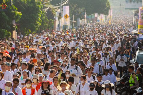 ภาพ No.81977:พิธีจุดวิสาขประทีป 22,000 ดวงและโคมลอย 3,000 ดวง ( Festival  lampion Vesak Indonesia) ณ มหาเจดียบรมพุทโธ อินโดนีเซีย  วันอาทิตย์ที่ 4 มิ.ย. พ.ศ.2566