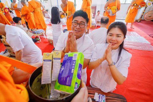 ภาพ No.283548:วันอาทิตย์ที่ 21 ธันวาคม  2568 พิธีบิณฑบาตฉลองสามเณรใหม่ ประเทศอินโดนีเซีย