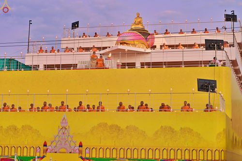 ภาพ No.302889:วันที่ 24 มกราคม พ.ศ. 2569 พิธีจุดประทีปธรรมถวายเป็นพุทธบูชา  และบูชาธรรมมหาปูชนียาจารย์  ณ อาคารธรรมยาตรา กตัญญูบูชามหาปูชนียาจารย์  ตรงข้ามวัดปากน้ำภาษีเจริญ จ.กรุงเทพมหานคร ในโครงการธรรมยาตรา กตัญญูบูชา มหาปูชนียาจารย์ พระมงคลเทพมุนี(สด จนฺทสโร) พระผู