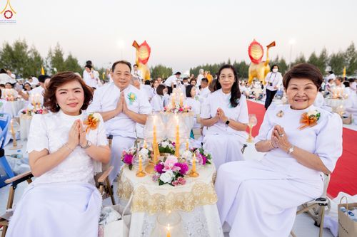 ภาพ No.302173:วันที่ 23 มกราคม พ.ศ. 2569 พิธีจุดประทีปธรรมถวายเป็นพุทธบูชา (ภาพชุดที่ 2) และบูชาธรรมมหาปูชนียาจารย์  ณ อนุสรณ์สถานลำดับที่ 5 สถานที่เผยแผ่วิชชาธรรมกายครั้งแรก อนุสรณ์สถานบางปลา วัดบางปลา อำเภอบางเลน จังหวัดนครปฐม ในโครงการธรรมยาตรา กตัญญูบูชา มหาปูชนีย