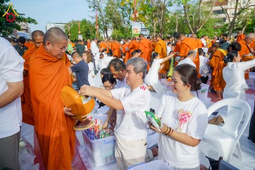 ภาพ No.314005:วันอาทิตย์ที่ 14 มีนาคม พ.ศ. 2569 ทำบุญเมืองหาดใหญ่ตักบาตรพระ 1,109 รูป เติมบุญใหญ่ หลังวิกฤตมหาอุทกภัย ณ ซุ้มประตูไชน่าทาวน์ ถนนศุภสารรังสรรค์ อ.หาดใหญ่ จ.สงขลา