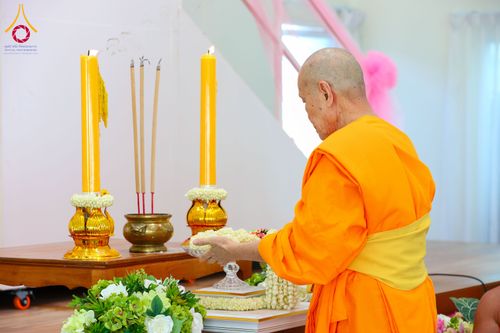 ภาพ No.291135:วันพุธที่ 7 มกราคม พ.ศ. 2569  พิธีบรรจุพระบรมสารีริกธาตุภายในพระเกตุองค์พระประธาน สมโภชพระประธาน พระธรรมกาย พิธีทอดผ้าป่า บุญแสงสว่าง ติดตั้งโซล่าเซล ณ ศูนย์ปฏิบัติธรรมพระมงคลเทพมุนี อ.สองพี่น้อง จ.สุพรรณบุรี