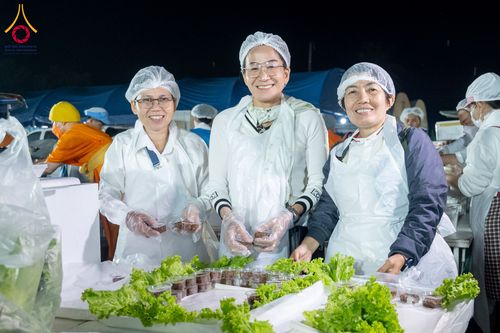 ภาพ No.291304:วันที่ 10 มกราคม พ.ศ. 2569 พิธีถวายภัตตาหารเป็นสังฆทาน แด่พระธรรมยาตรา ณ อนุสรณ์สถานคลองบางนางแท่น อ.สามพราน จ.นครปฐม ในโครงการธรรมยาตรา กตัญญูบูชา มหาปูชนียาจารย์ พระมงคลเทพมุนี(สด จนฺทสโร) พระผู้ปราบมาร อนุสรณ์สถาน 7 แห่ง ปีที่ 14