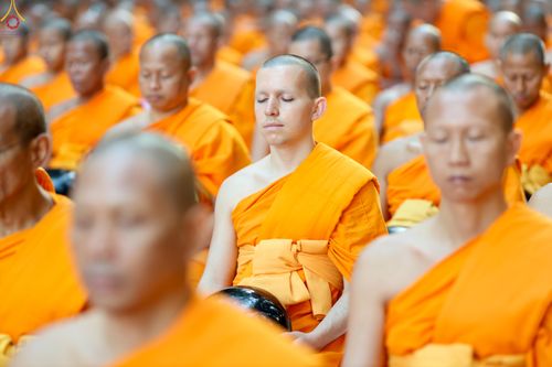 ภาพ No.289192:วันที่ 7 มกราคม พ.ศ. 2569 พิธีตักบาตรพระธรรมยาตรา ณ อนุสรณ์สถานลำดับที่ 1 สถานที่เกิดด้วยรูปกายเนื้อ อนุสรณ์สถานมหาวิหารพระมงคลเทพมุนี (โลตัสแลนด์) อ.สองพี่น้อง จ.สุพรรณบุรี ในโครงการธรรมยาตรา กตัญญูบูชา มหาปูชนียาจารย์ พระมงคลเทพมุนี(สด จนฺทสโร) พระผู้ป