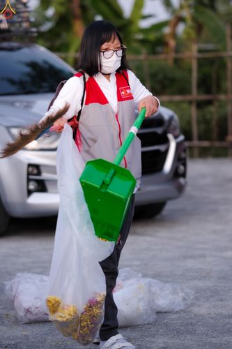 ภาพ No.296342:ภาพเบื้องหลังอาสาสมัครรวมใจ ชุดที่ 2 ในโครงการธรรมยาตรา กตัญญูบูชา มหาปูชนียาจารย์ พระมงคลเทพมุนี(สด จนฺทสโร) พระผู้ปราบมาร อนุสรณ์สถาน 7 แห่ง ปีที่ 14