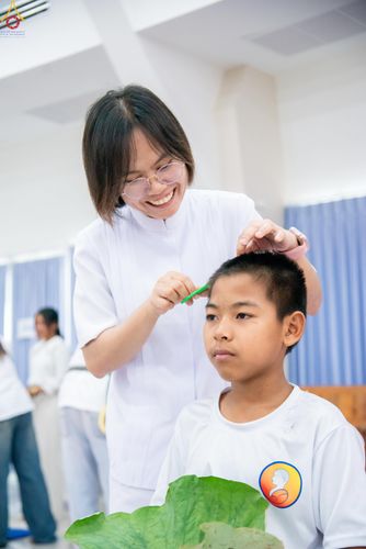 ภาพ No.320106:วันเสาร์ที่ 4 เมษายน 2569 พิธีตัดปอยผม ขอขมาผู้ปกครอง  มอบบาตร-ผ้าไตร และพิธีบรรพชาสามเณร 87 รูป  ณ ศูนย์ปฏิบัติธรรมระยอง(บ้านช่องลม)  ต.บางบุตร อ.บ้านค่าย จ.ระยอง