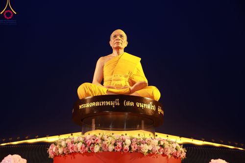ภาพ No.90335:พิธีจุดประทีป 20,000 ดวง บูชาพระมหาธรรมกายเจดีย์ และบูชาพระมงคลเทพมุนี(สด จนฺทสโร) พระผู้ปราบมาร วันอังคารที่ 10 ตุลาคม พ.ศ. 2566 ณ ลานธรรมพระมหาธรรมกายเจดีย์ วัดพระธรรมกาย จ.ปทุมธานี