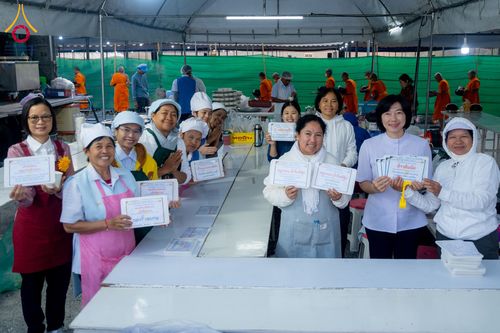 ภาพ No.291334:วันที่ 10 มกราคม พ.ศ. 2569 พิธีถวายภัตตาหารเป็นสังฆทาน แด่พระธรรมยาตรา ณ อนุสรณ์สถานคลองบางนางแท่น อ.สามพราน จ.นครปฐม ในโครงการธรรมยาตรา กตัญญูบูชา มหาปูชนียาจารย์ พระมงคลเทพมุนี(สด จนฺทสโร) พระผู้ปราบมาร อนุสรณ์สถาน 7 แห่ง ปีที่ 14