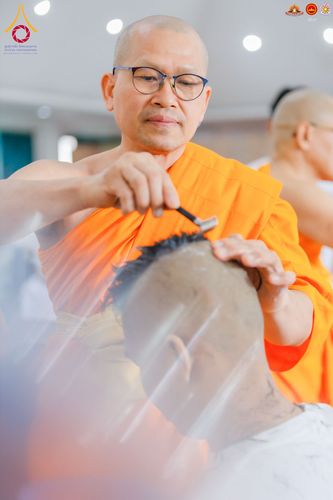 ภาพ No.284489:วันพุธที่ 17  ธันวาคม พ.ศ.2568  พิธีปลงผมนาคธรรมทายาท  โครงการบรรพชาสามเณรและบวชอุบาสิกาแก้ว  ณ วิทยาลัยศรีวิจายา (Sekolah Tinggi Agama Buddha Negeri Sriwijaya) เมืองตังเกอรัง จังหวัดบันเตน ประเทศอินโดนีเซีย