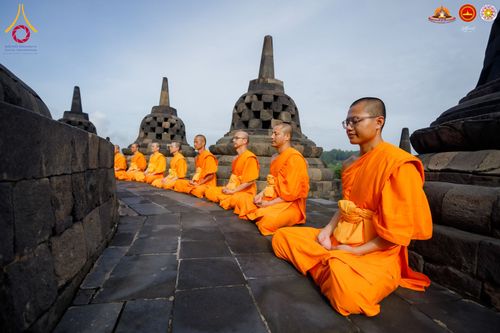 ภาพ No.280102:วันที่ 31 ธันวาคม พ.ศ. 2568 เดินธรรมยาตราที่บรมพุทธโธ อินโดนีเซีย