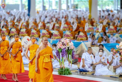 ภาพ No.85248:พิธีมุทิตาสักการะพระภิกษุ ผู้สอบได้เปรียญธรรม ๙ ประโยคระดับโลก, พิธีมอบโล่เกียรติยศและทุนการศึกษา สำนักเรียนบาลีดีเด่นทั่วประเทศ ในวันสมาธิโลก อาทิตย์ที่ 6 สิงหาคม พ.ศ. 2566 ณ สภาธรรมกายสากล วัดพระธรรมกาย