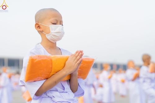 ภาพ No.79775:พิธีเวียนประทักษิณ ณ พระมหาธรรมกายเจดีย์ และพิธีวันทาเจดีย์ ในโครงการบรรพชาสามเณรฟื้นฟูพระพุทธศาสนาทั่วไทย วันเสาร์ที่ 8 เมษายน พ.ศ.2566