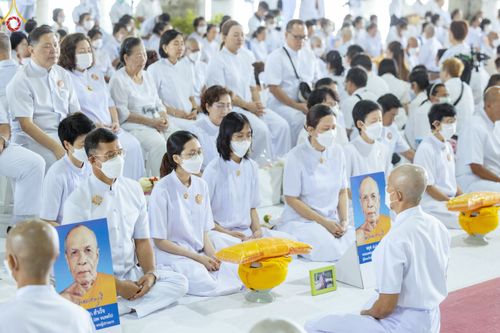 ภาพ No.84118:พิธีเวียนประทักษิณ พิธีวันทาเจดีย์ พิธีขอขมา และมอบผ้าไตร  ในโครงการบรรพชาอุปสมบทหมู่ธรรมทายาทรุ่นเข้าพรรษา และโครงการบรรพชาสามเณรโรงเรียนนานาชาติ รุ่นที่12 ในวันเสาร์ที่ 22 กรกฎาคม พ.ศ. 2566