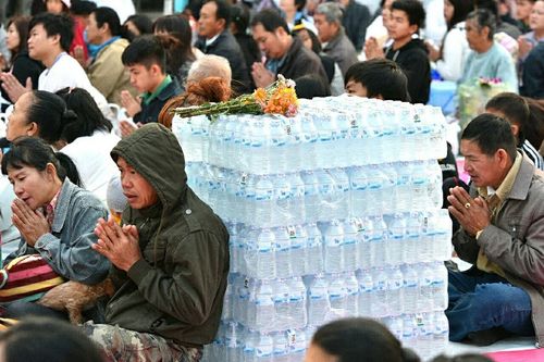 ภาพ No.15830:ประมวลภาพตักบาตรพระ 3 แผ่นดิน พระ 10,000 รูป ปีที่ 2 จ.เชียงราย