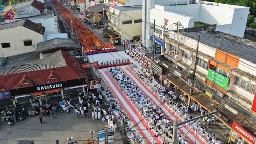 ภาพ No.336872:วันเสาร์ที่ 27 มิถุนายน 2569 พิธีตักบาตรพระ 1,345 รูป  ณ ข่วงสันกำแพง อำเภอสันกำแพง จังหวัดเชียงใหม่