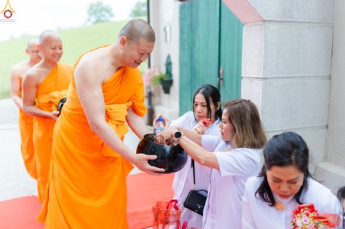 ภาพ No.286163:วันที่ 13 กรกฎาคม พ.ศ. 2568  พิธีทอดผ้าป่าฉลอง 13 ปี  วัดพระธรรมกายสวิตเซอร์แลนด์