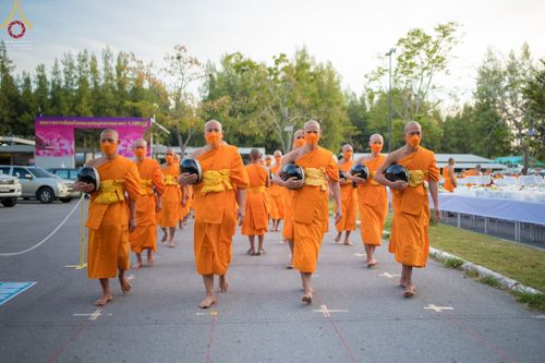 ภาพ No.69859:พิธีถวายภัตตาหารเป็นสังฆทาน แด่คณะพระธรรมยาตราฯ ในโครงการธรรมยาตราฯ ปีที่ 11 ณ อนุสรณ์สถานมหาวิหารพระมงคลเทพมุนี อ.สองพี่น้อง จ.สุพรรณบุรี วันที่ 7 มกราคม พ.ศ. 2566